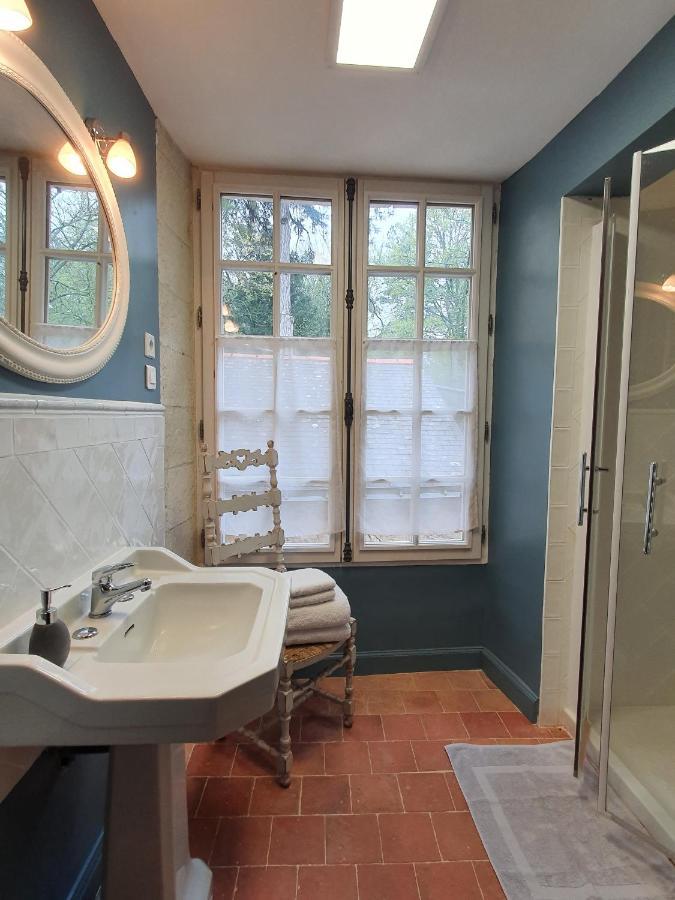 Manoir Du Bellay Bed & Breakfast Montreuil Bellay Bagian luar foto