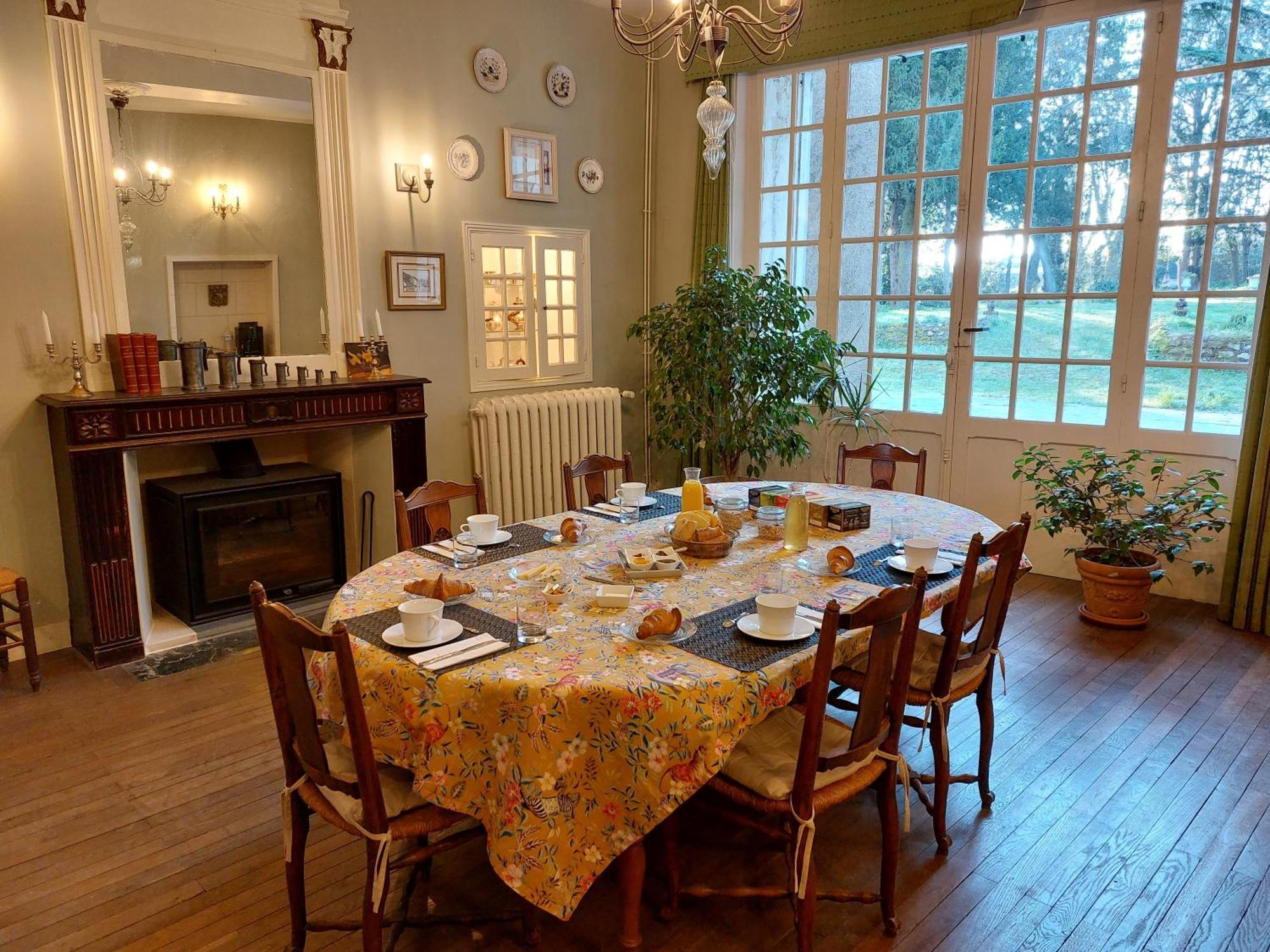 Manoir Du Bellay Bed & Breakfast Montreuil Bellay Bagian luar foto