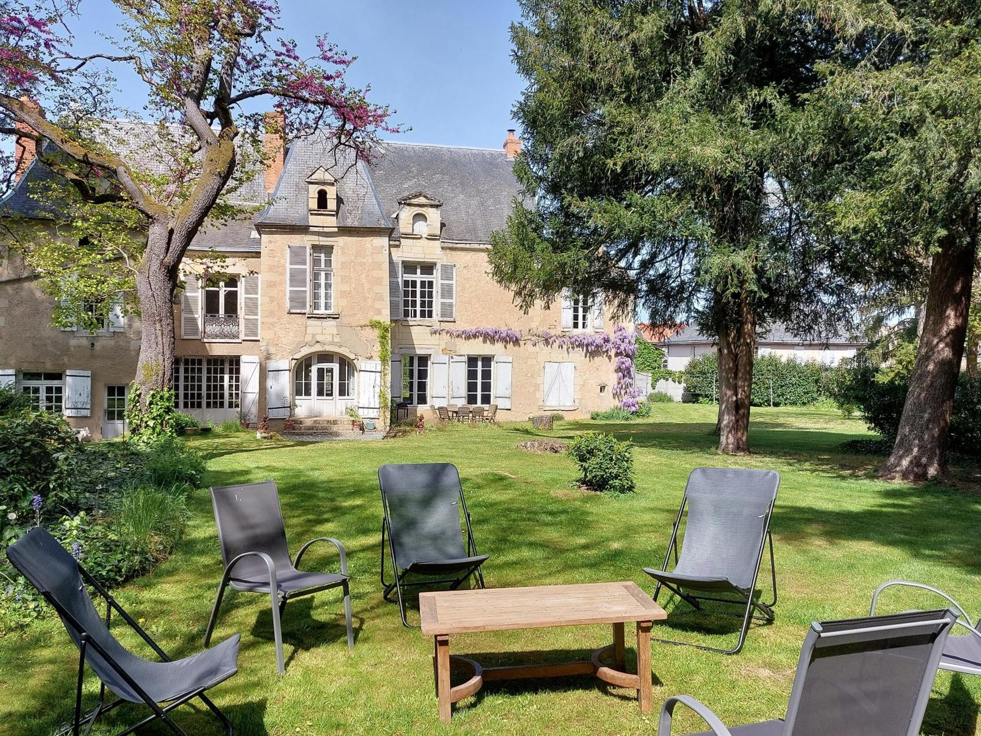 Manoir Du Bellay Bed & Breakfast Montreuil Bellay Bagian luar foto